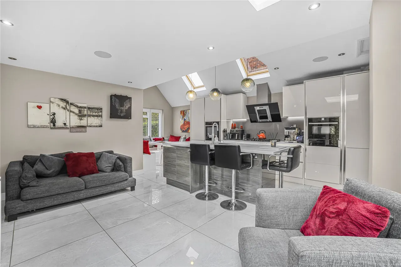 Sefton Close, West End, GU24, photo 5