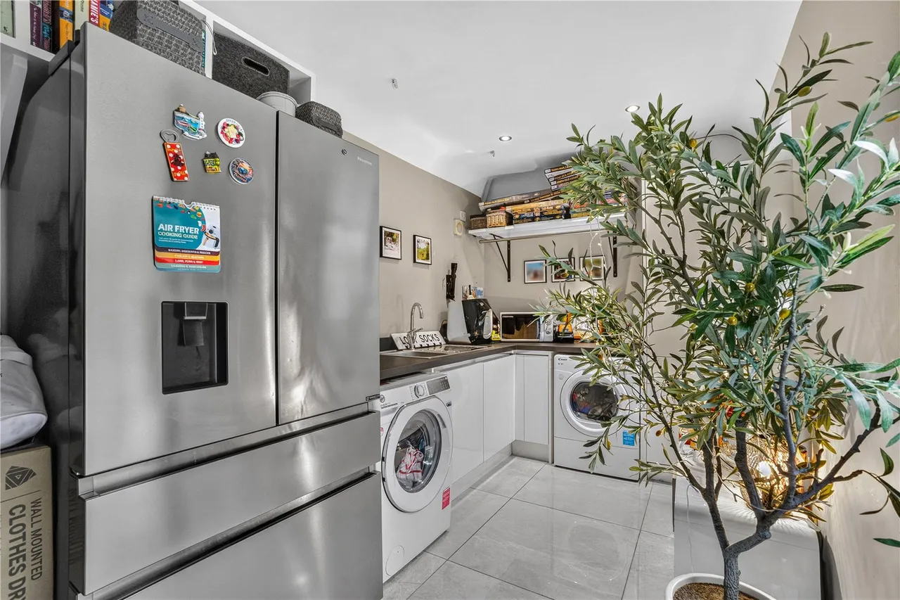 Sefton Close, West End, GU24, photo 9