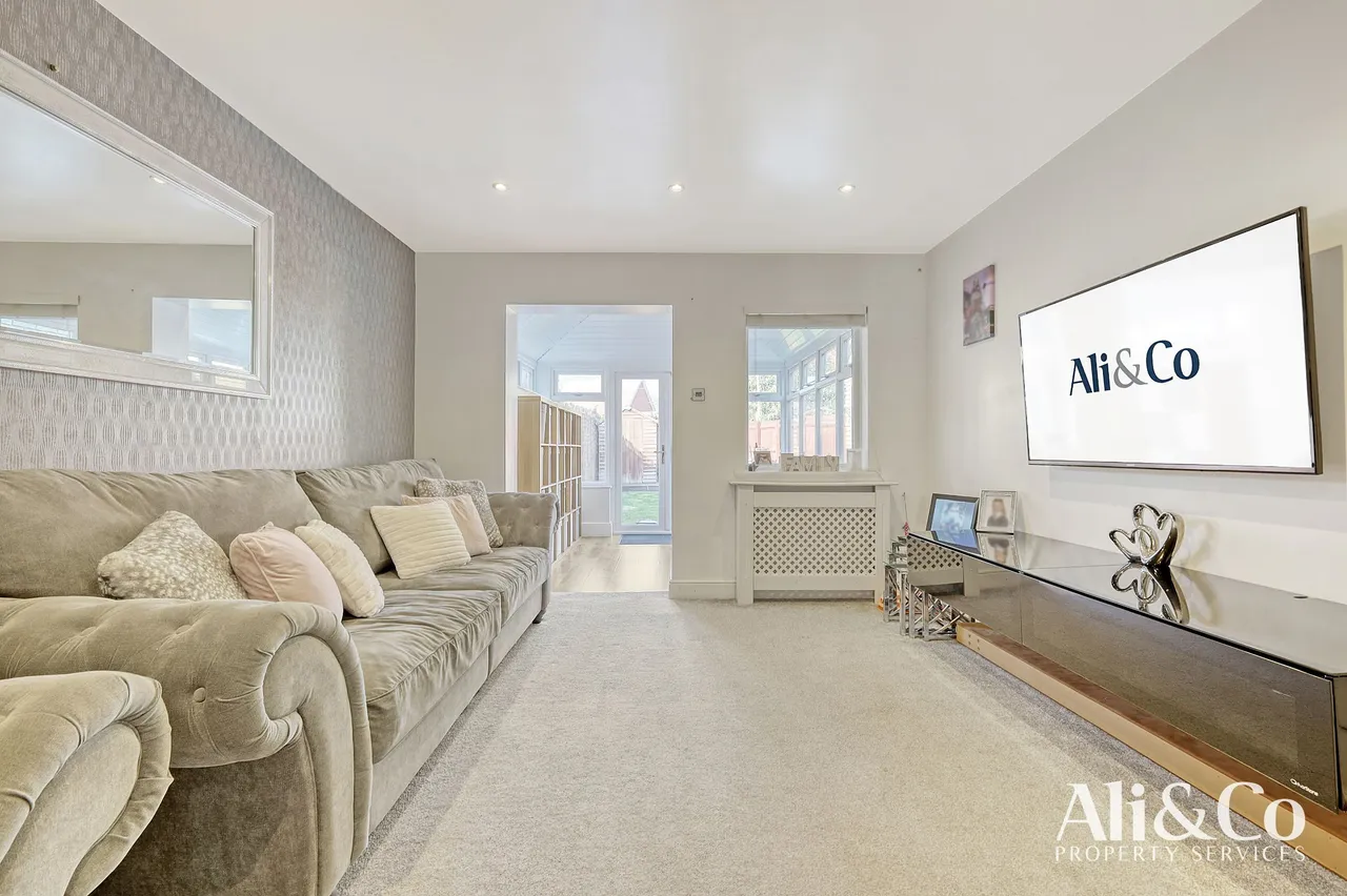 Thistle Close, Basildon, Essex, SS15 5GX, photo 4