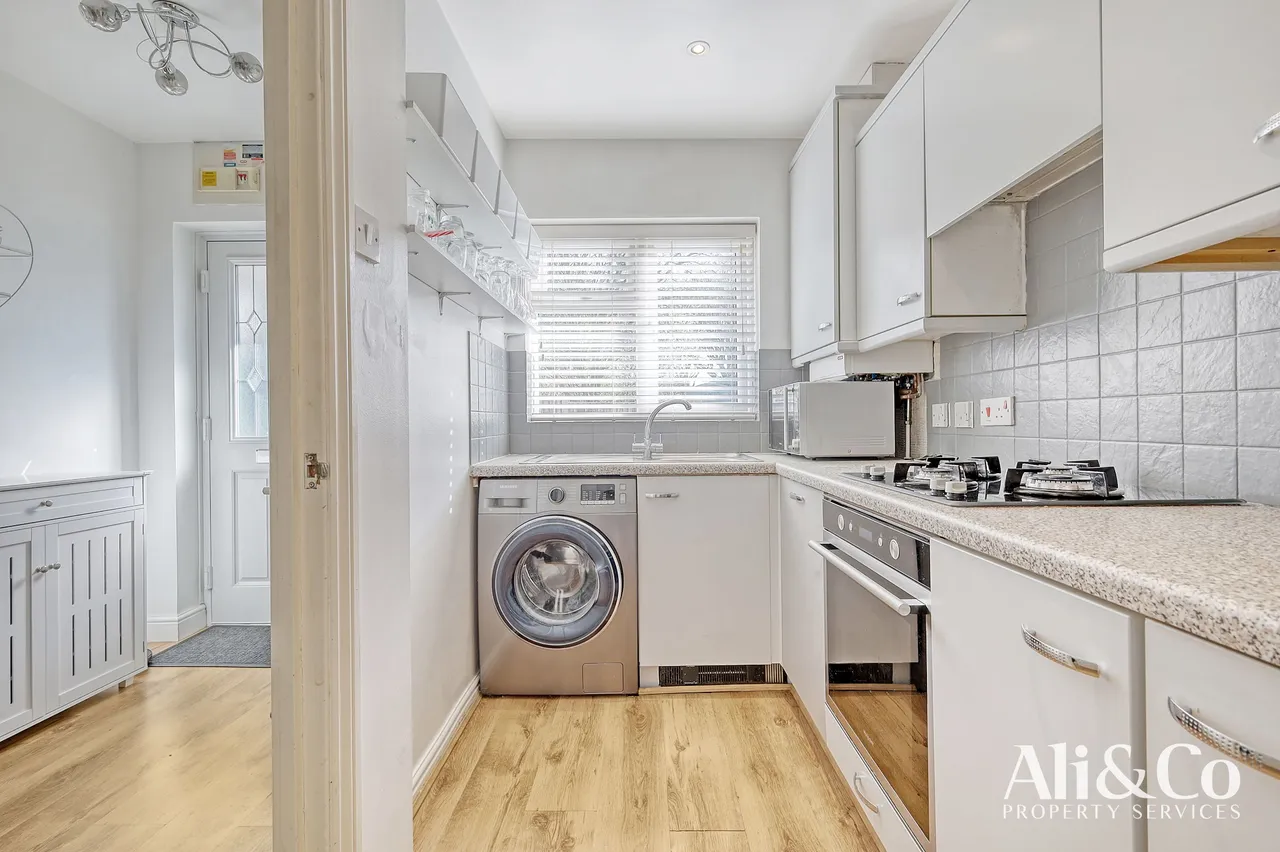 Thistle Close, Basildon, Essex, SS15 5GX, photo 6