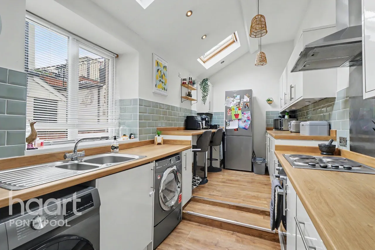 Cwmavon Road, Pontypool, NP4, photo 6