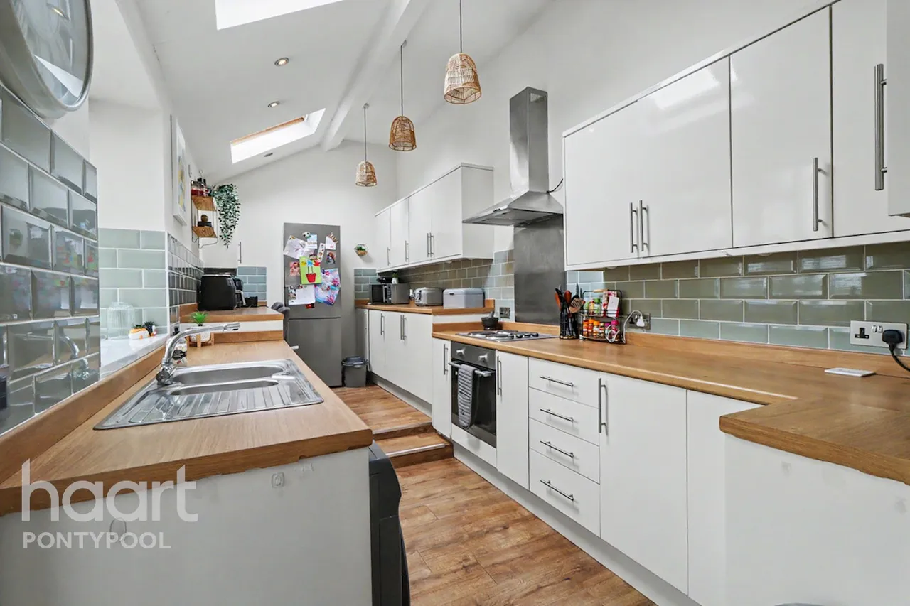 Cwmavon Road, Pontypool, NP4, photo 5