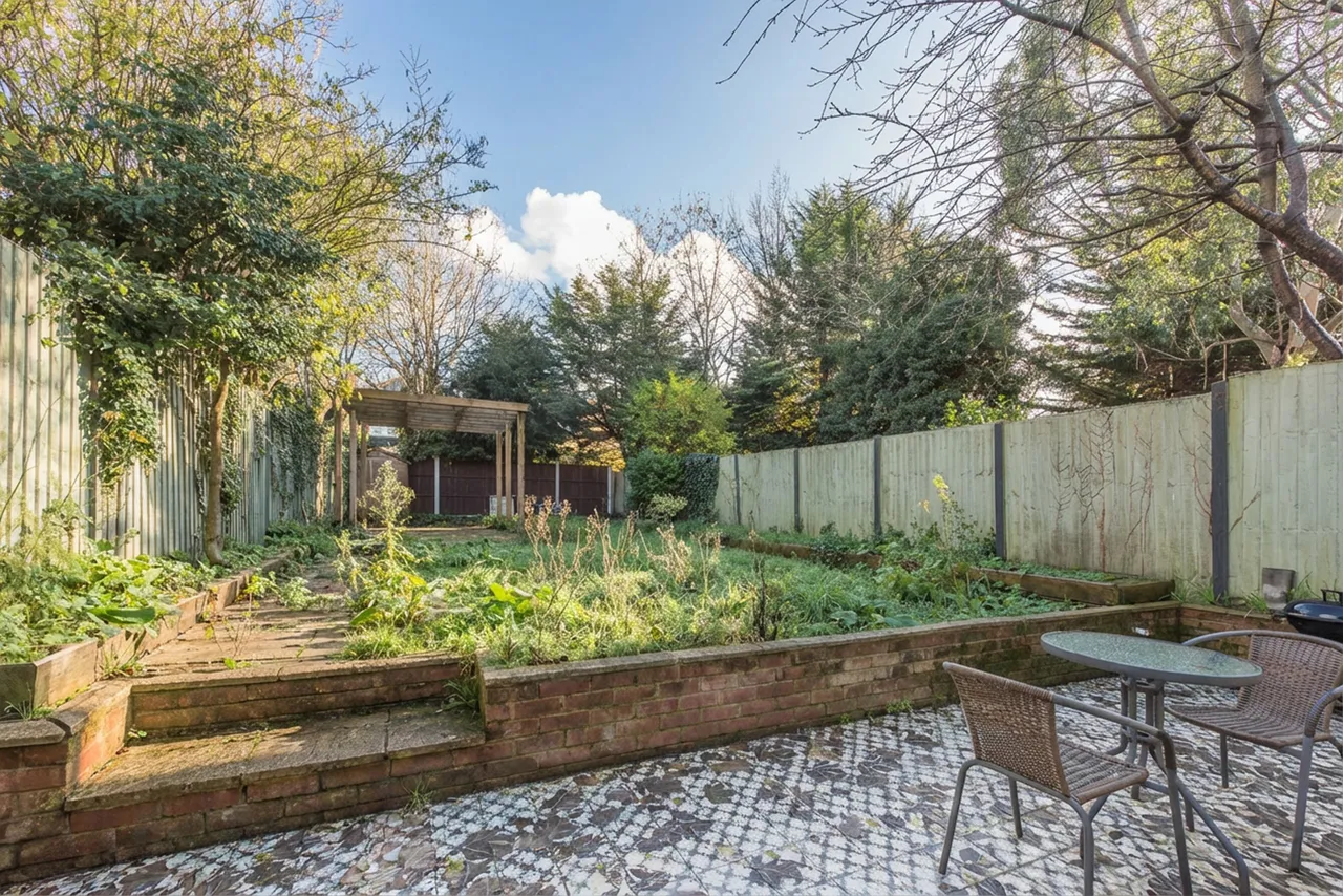 London, NW2, photo 8