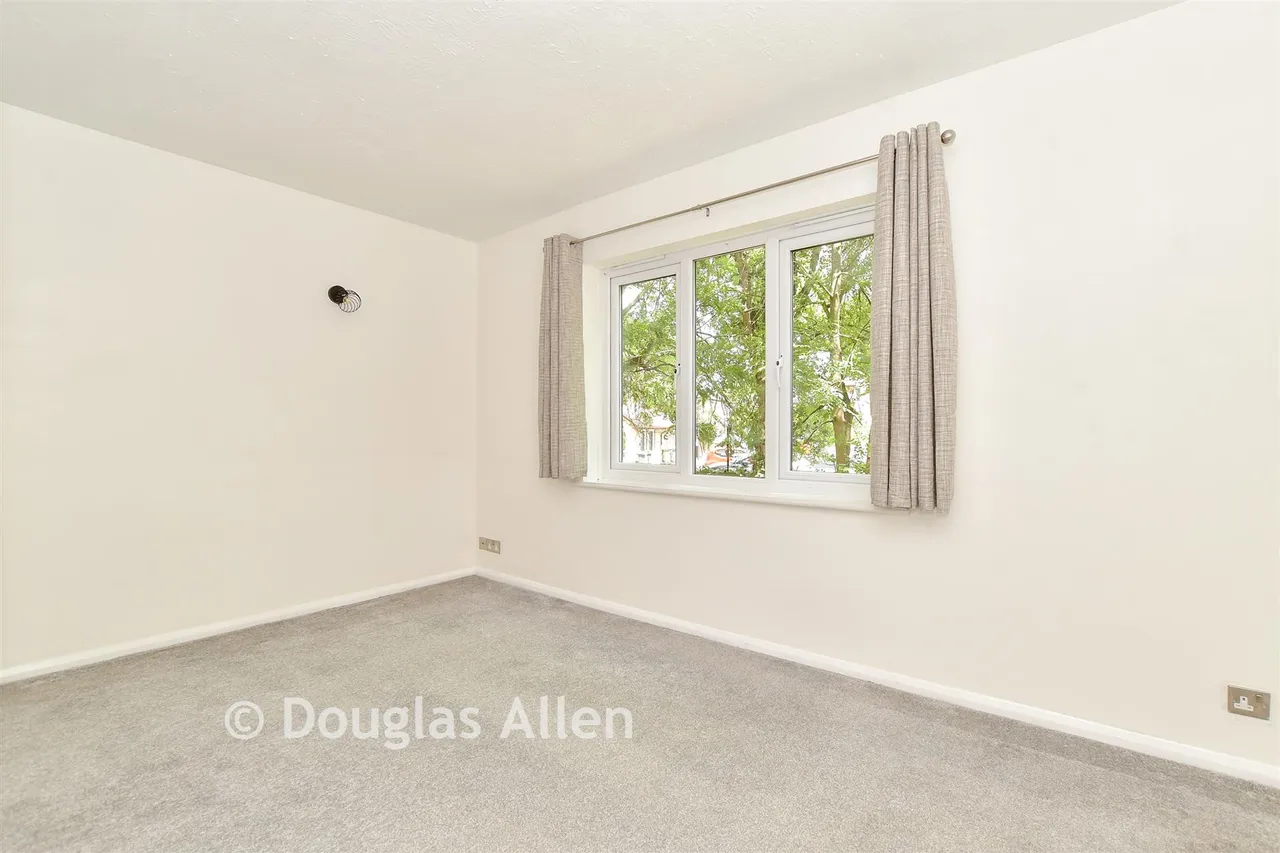 Higham Station Avenue, Chingford, E4, photo 3