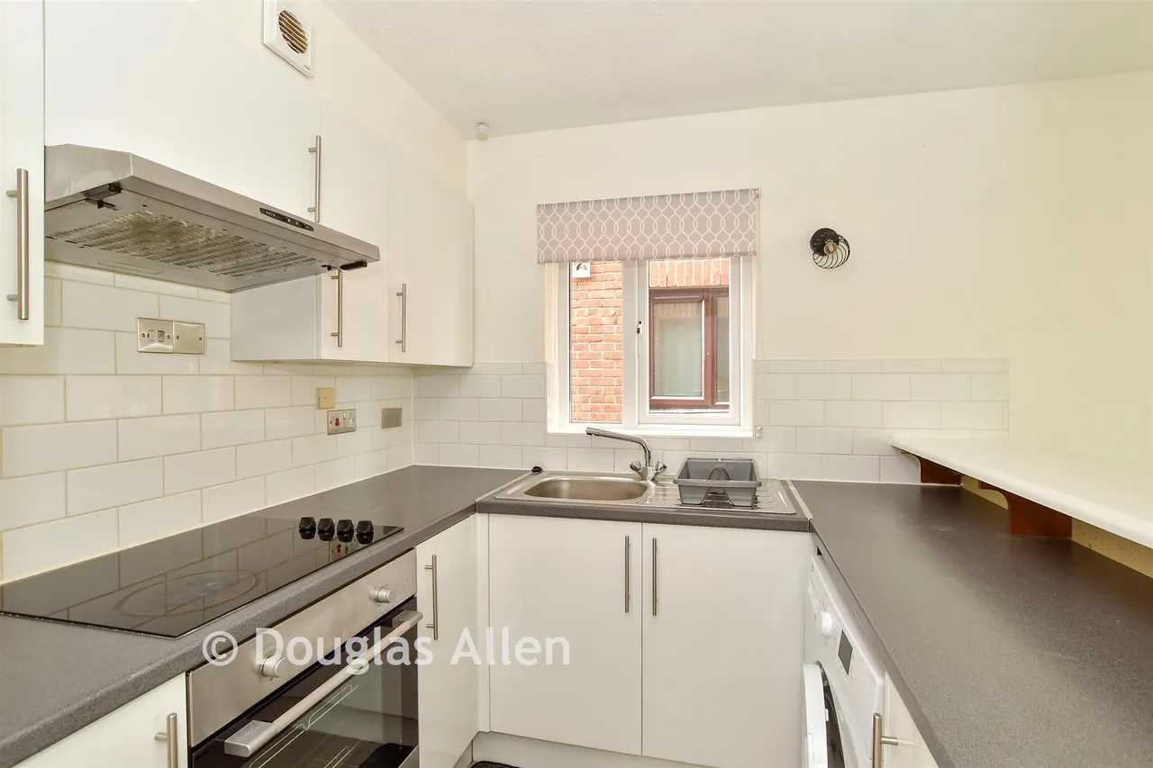 Higham Station Avenue, Chingford, E4, photo 2