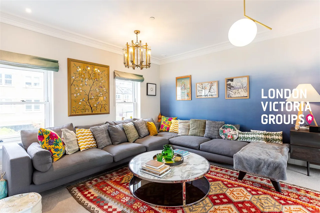 3 bed house to rent, Battersea Park Road, London