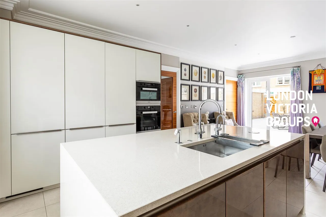 Battersea Park Road, London, photo 6