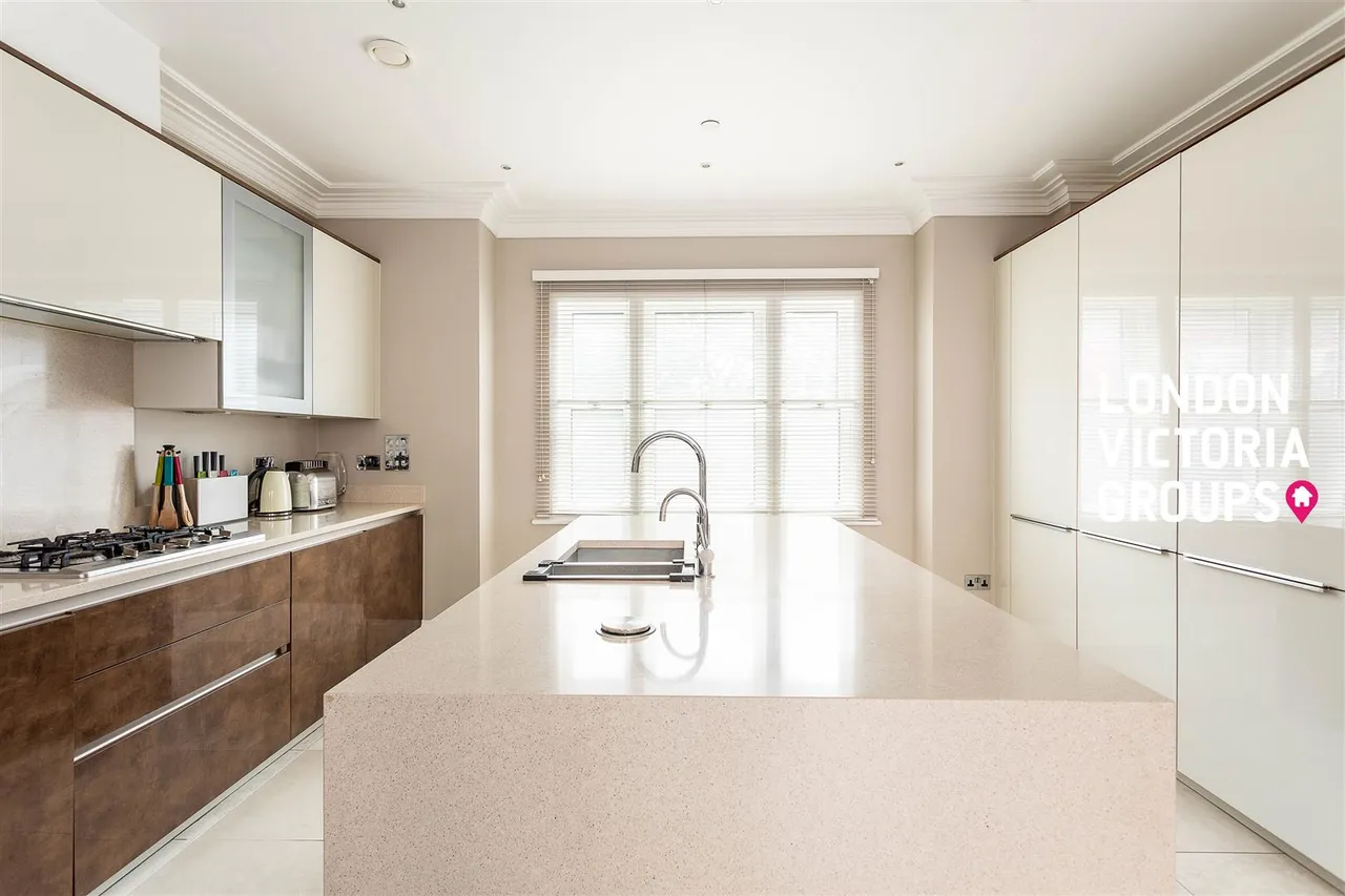 Battersea Park Road, London, photo 19