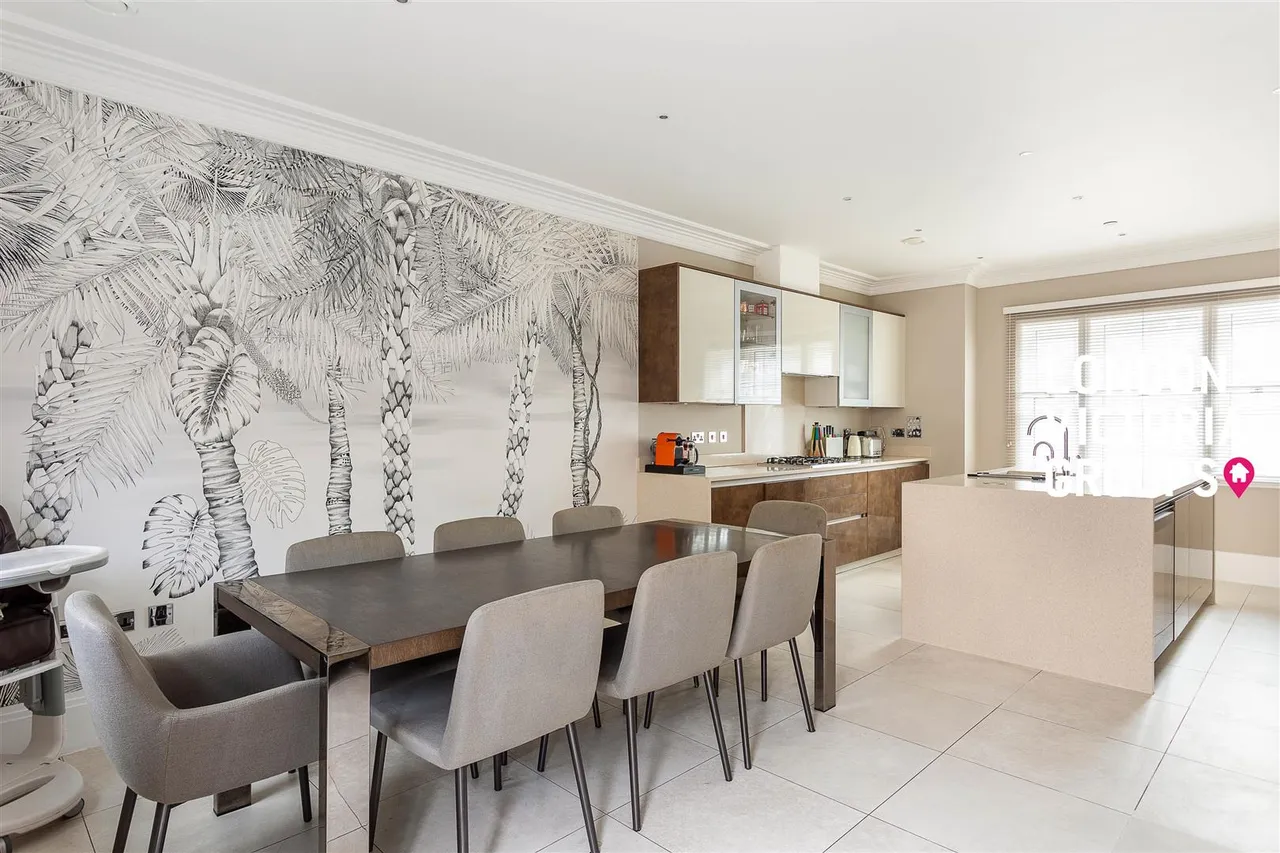 Battersea Park Road, London, photo 7
