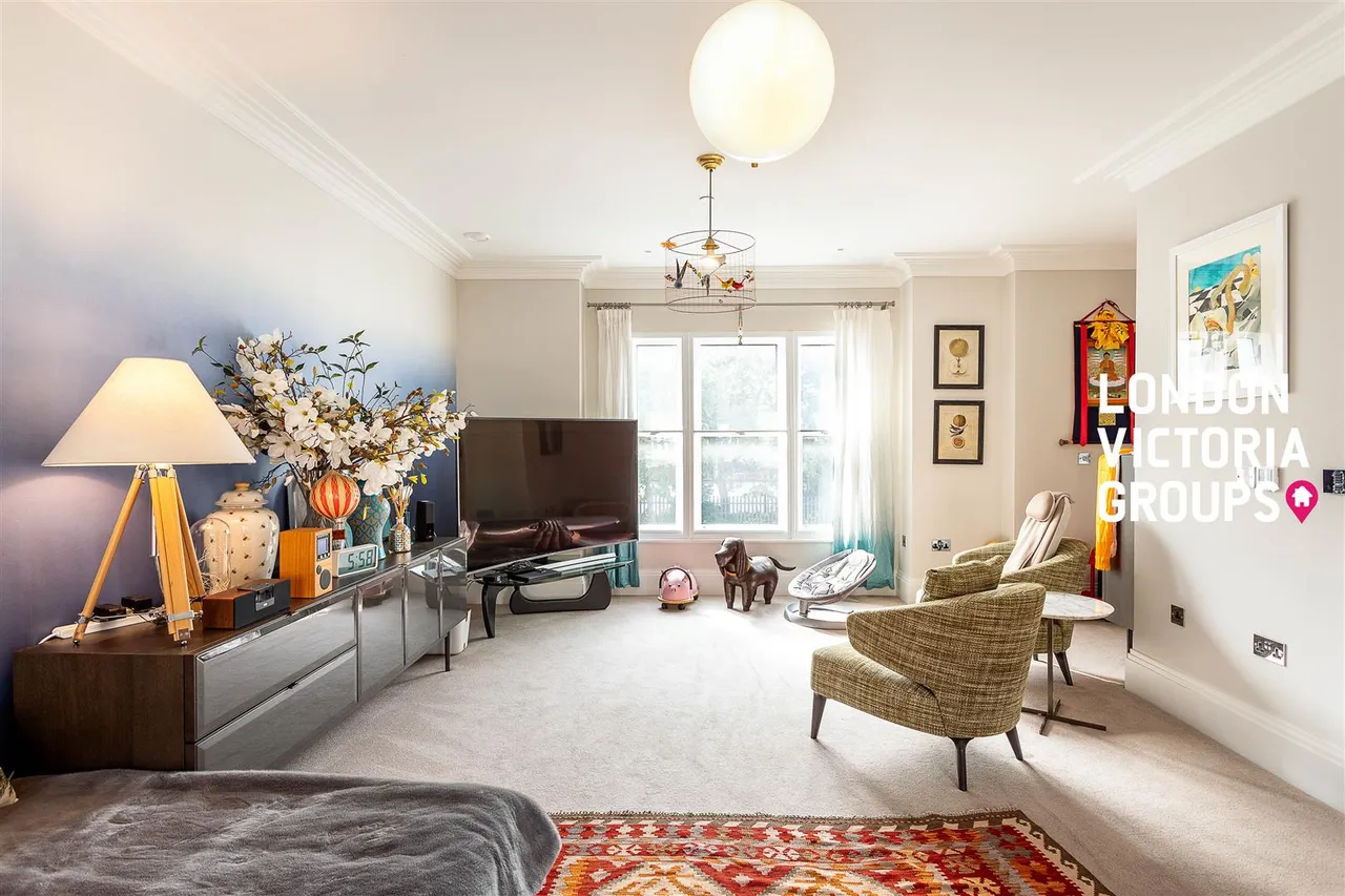 Battersea Park Road, London, photo 3