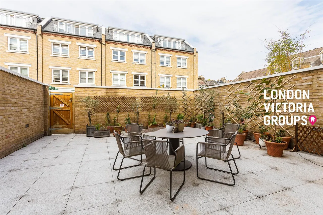 Battersea Park Road, London, photo 20