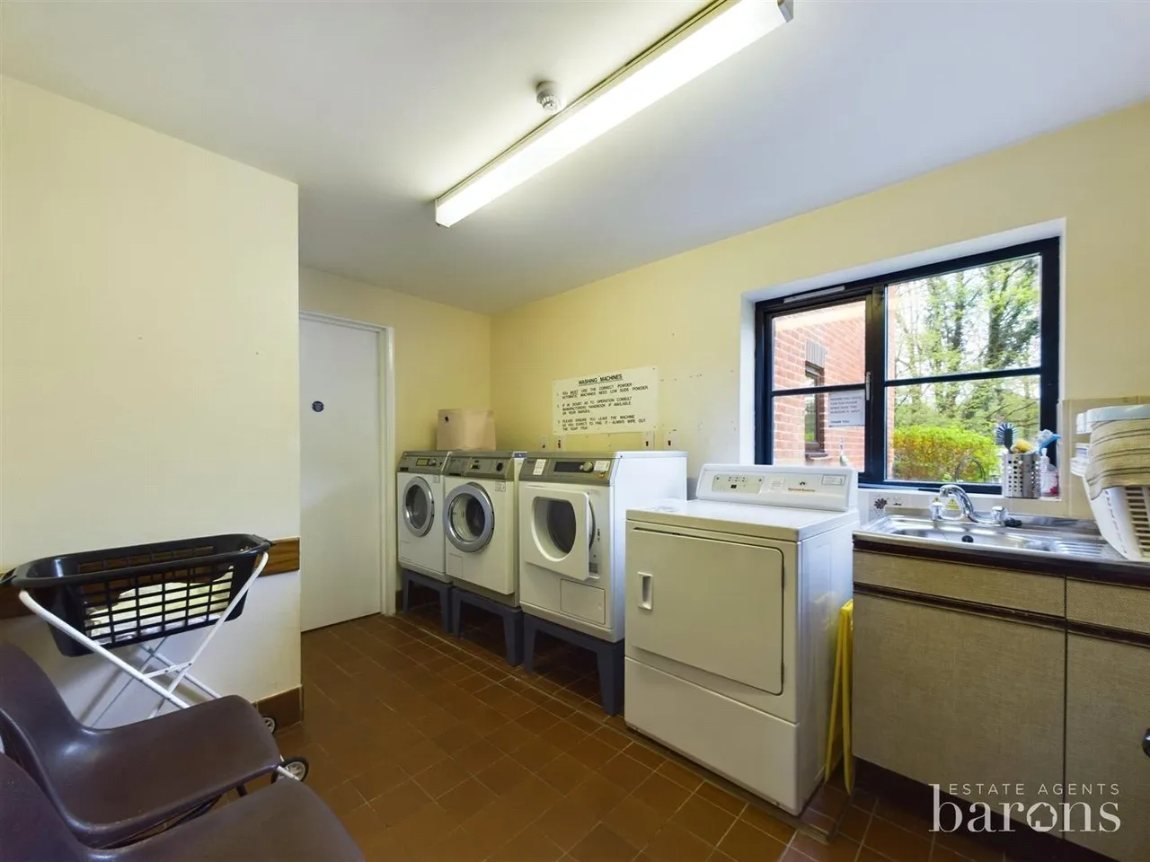 Oakfields, Lychpit, RG24, photo 9