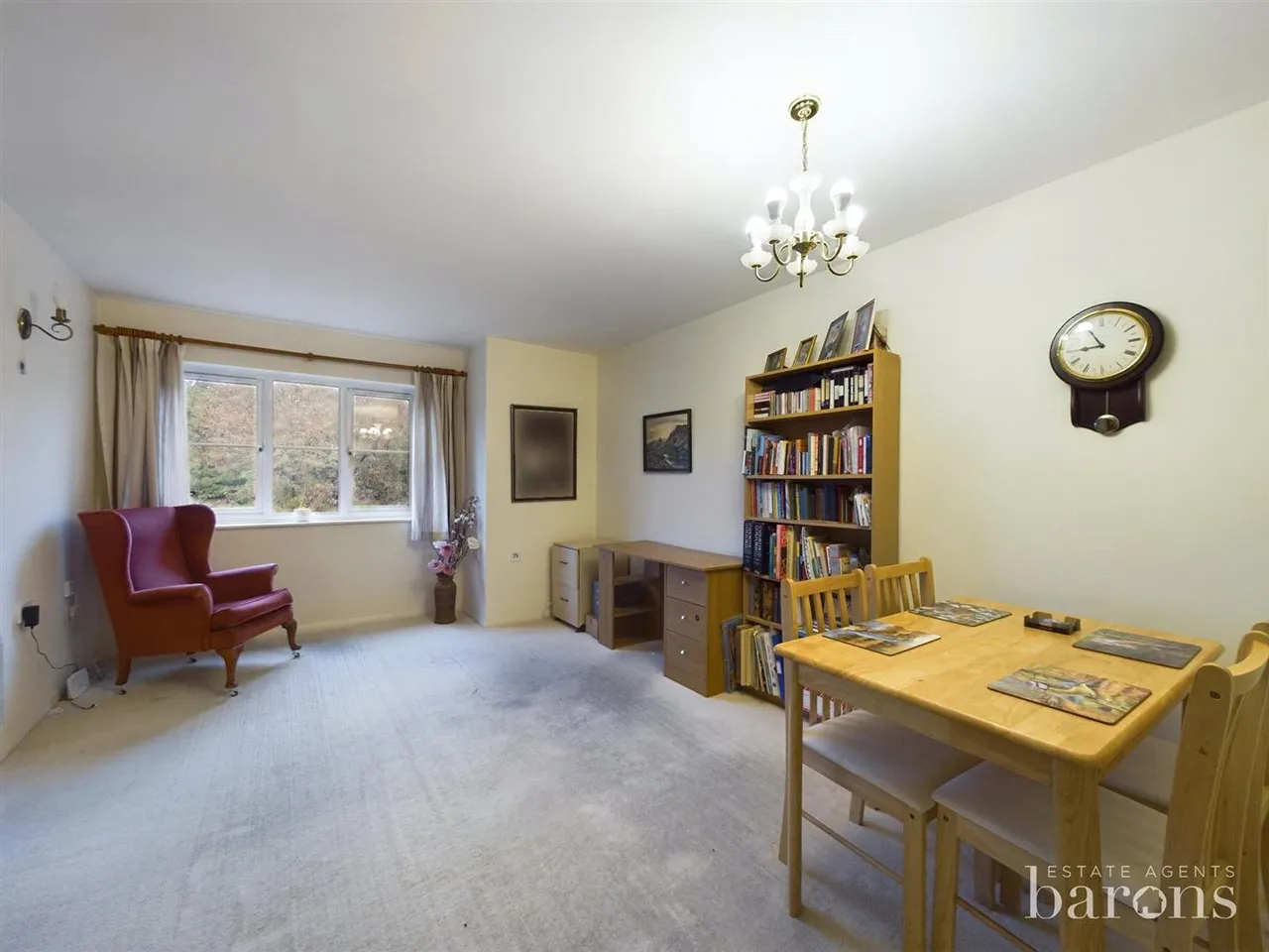 Oakfields, Lychpit, RG24, photo 4