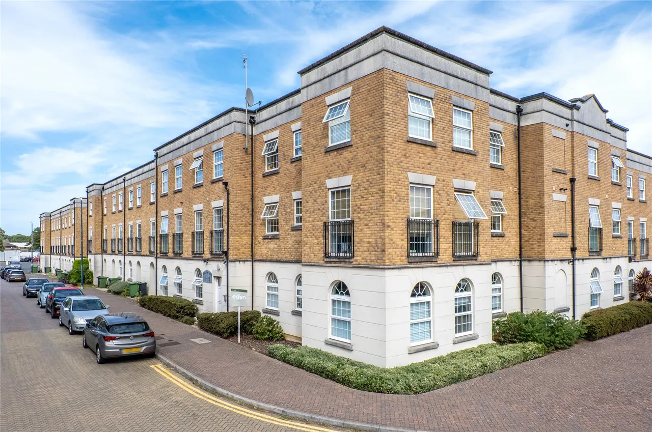 2 bed 2 bedroom property for sale, Tarragon Road, Maidstone, ME16