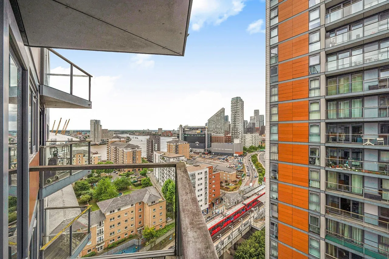 Blackwall Way, London, E14, photo 2