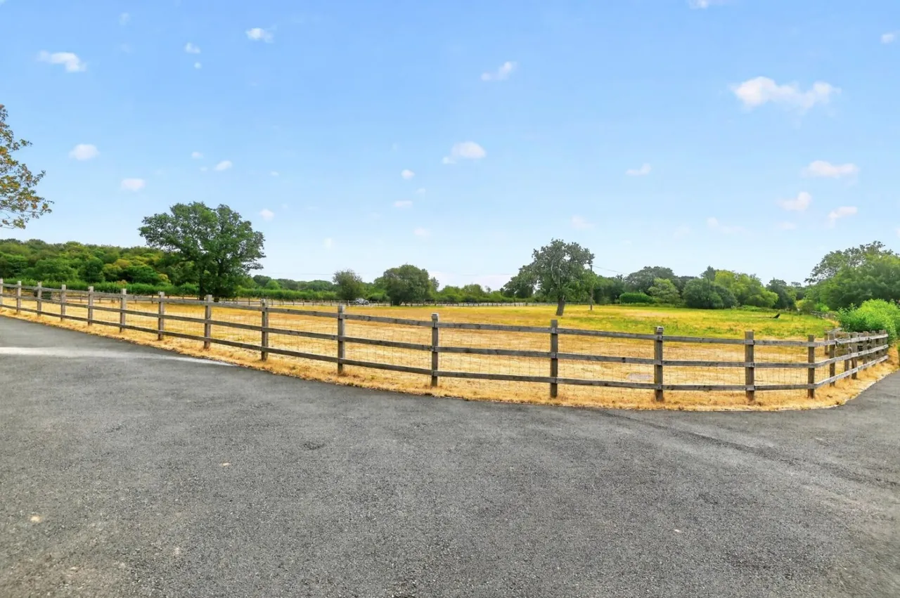 London Road, Middleton, B78, photo 30