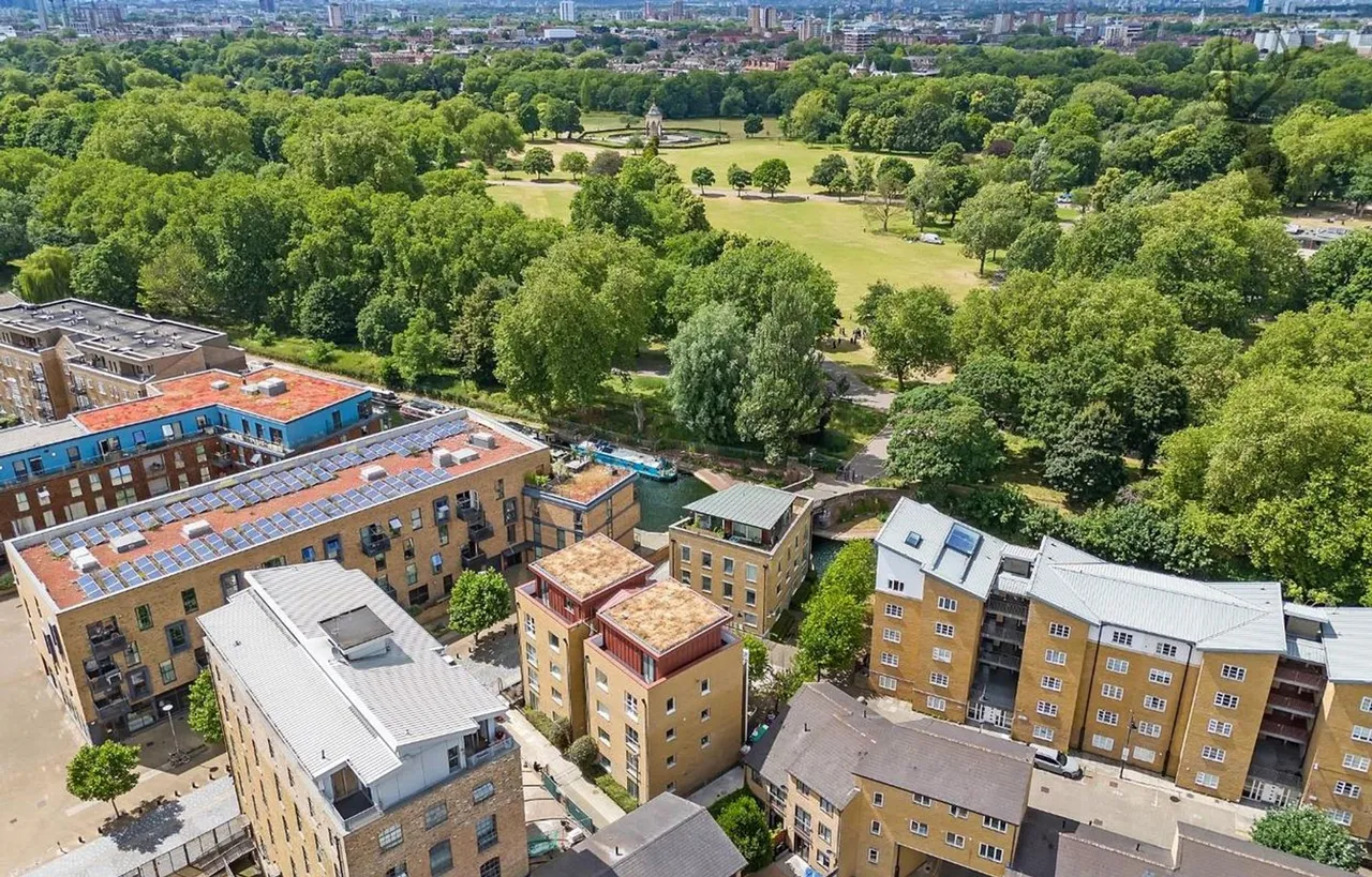 1 bed flat for sale, Gunmakers Lane, London, E3