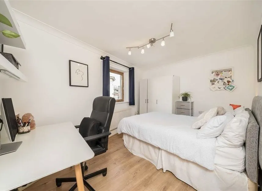 Commercial Road, Limehouse, E14, photo 5