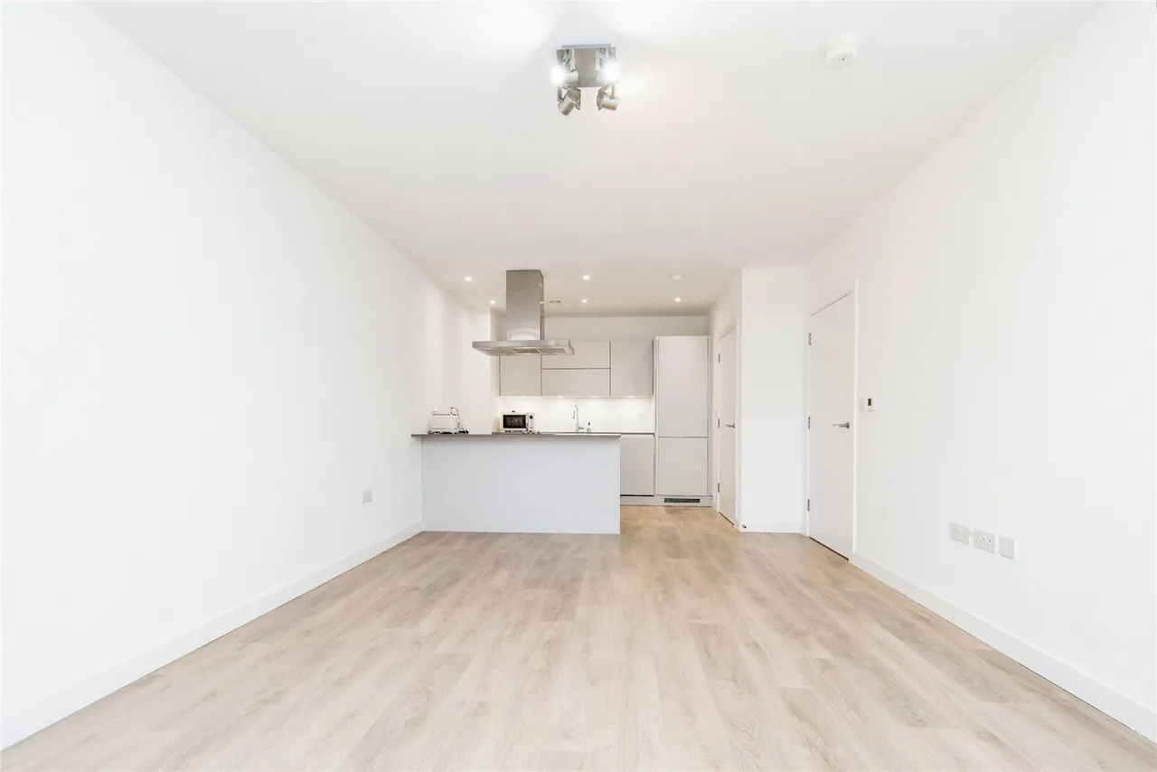 Leyton Road, London, E15, photo 2