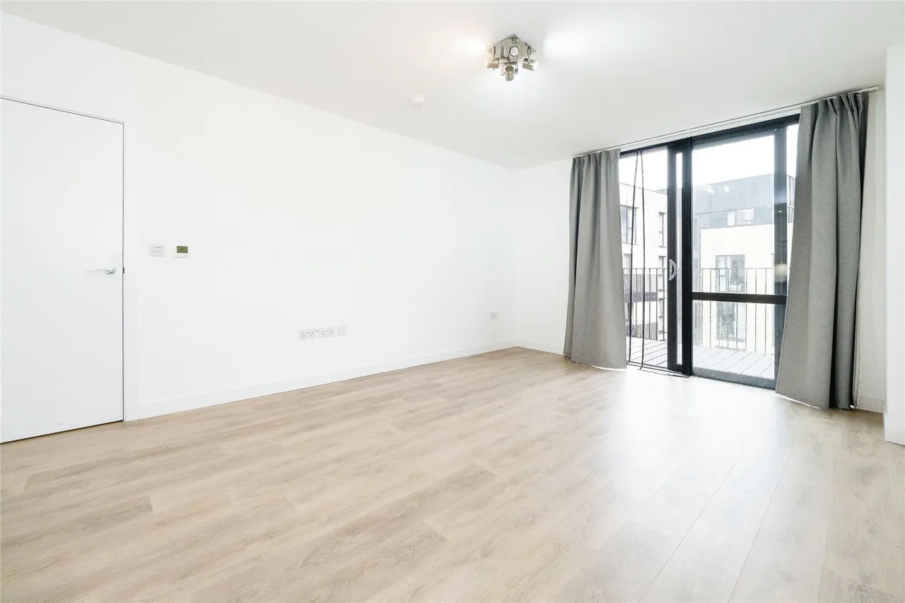 Leyton Road, London, E15, photo 3
