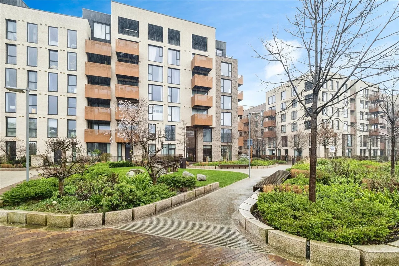 2 bed flat for sale — Leyton Road, London, E15