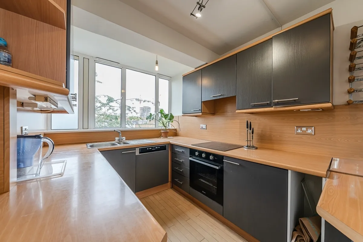 2 bed flat to rent — Churchill Gardens Pimlico SW1V