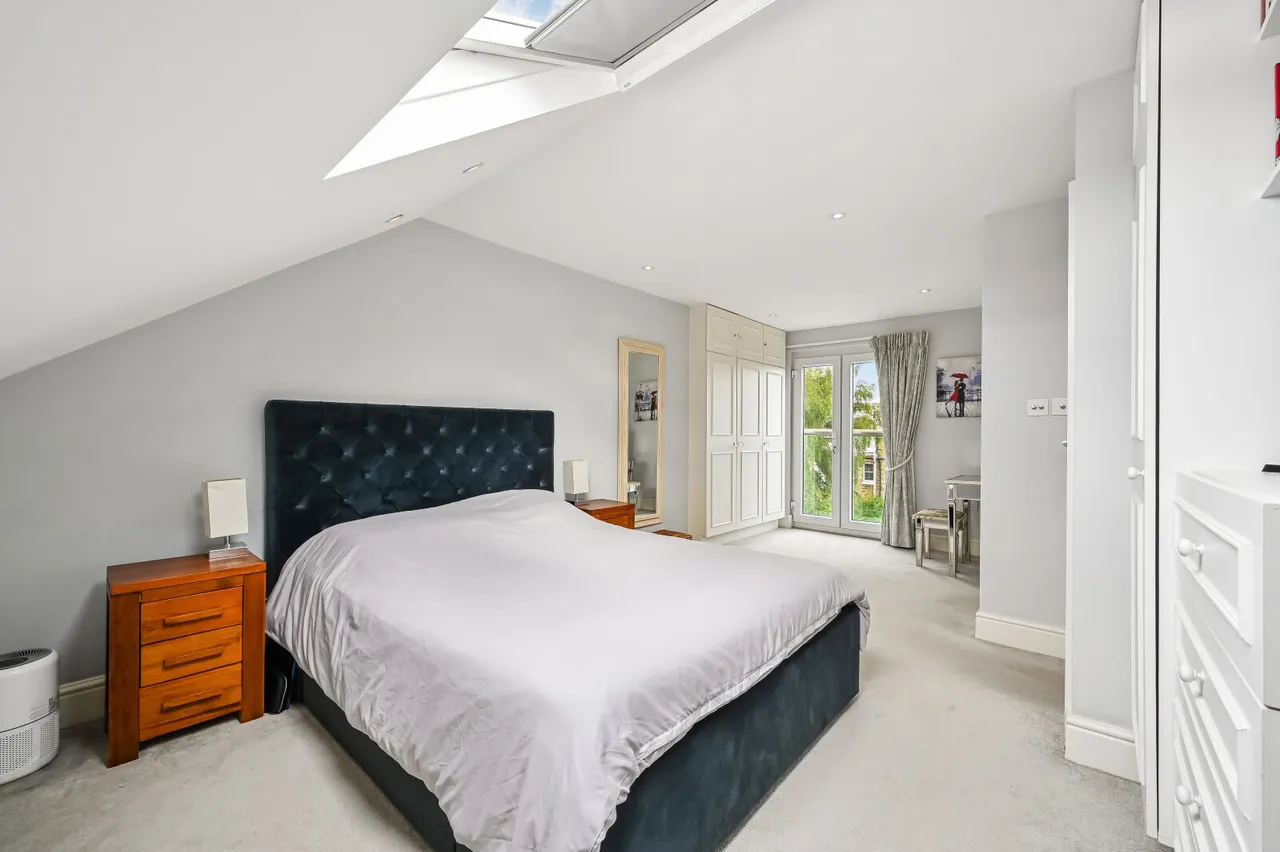 Sandringham Avenue, London, SW20, photo 11