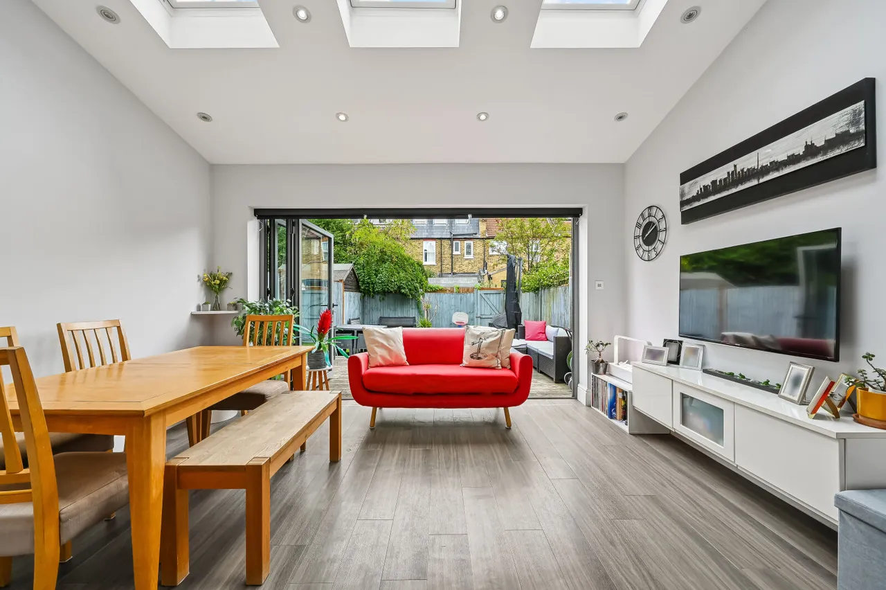 Sandringham Avenue, London, SW20, photo 16