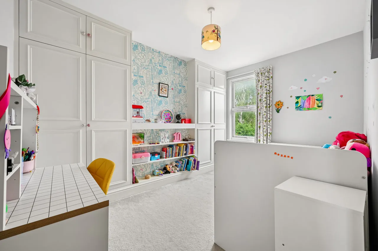 Sandringham Avenue, London, SW20, photo 6