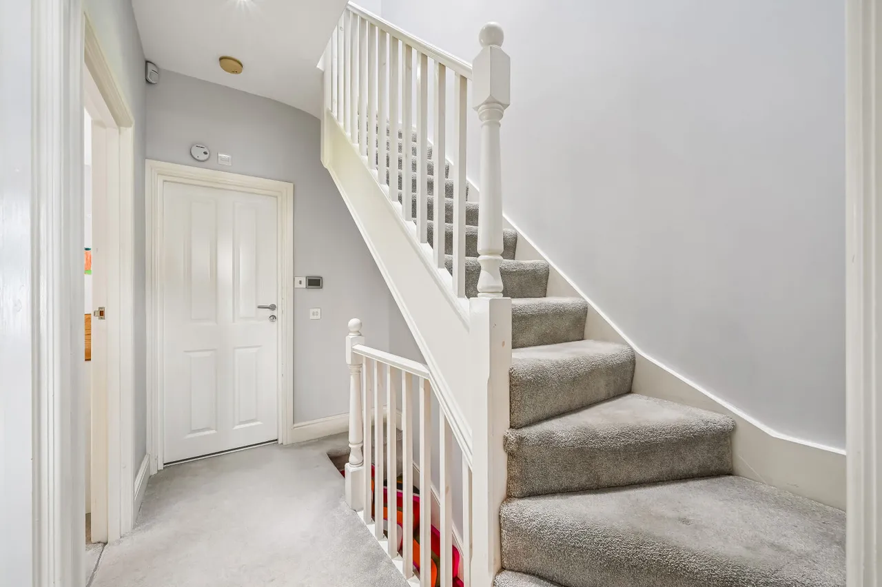 Sandringham Avenue, London, SW20, photo 9