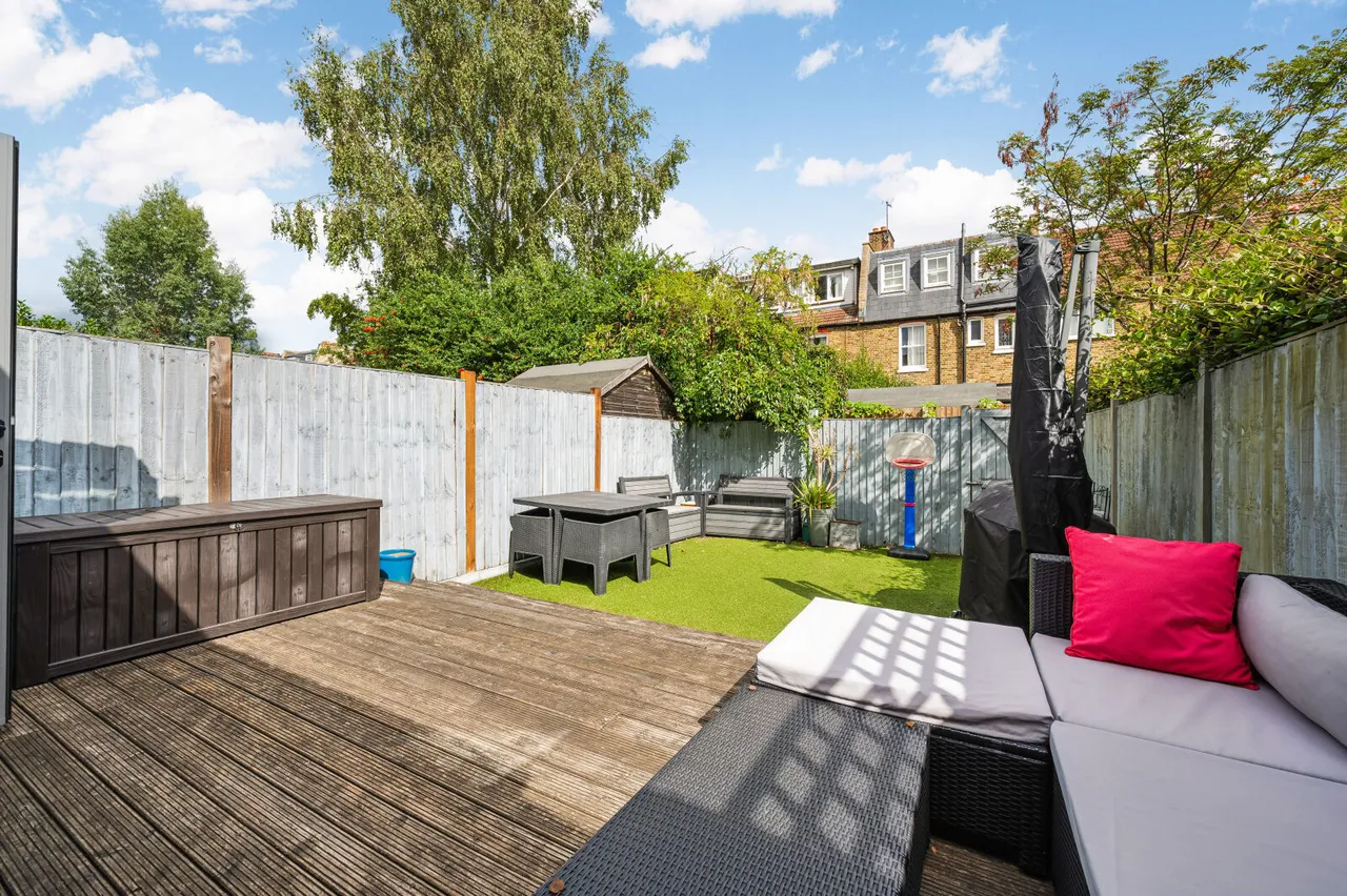Sandringham Avenue, London, SW20, photo 13