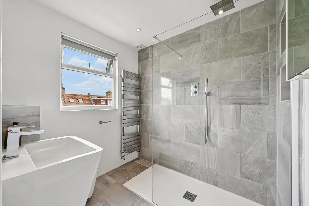 Sandringham Avenue, London, SW20, photo 12