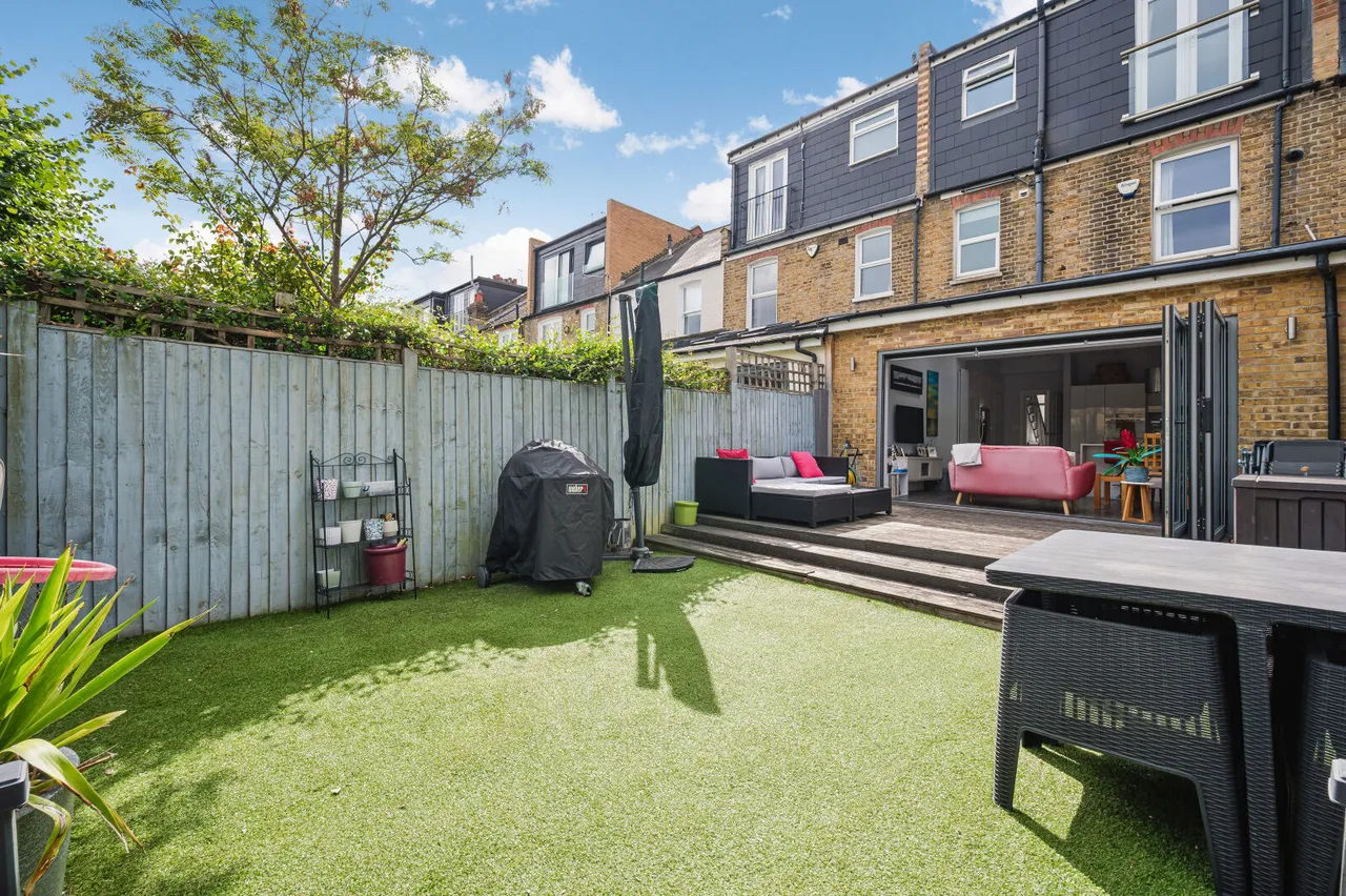 Sandringham Avenue, London, SW20, photo 14