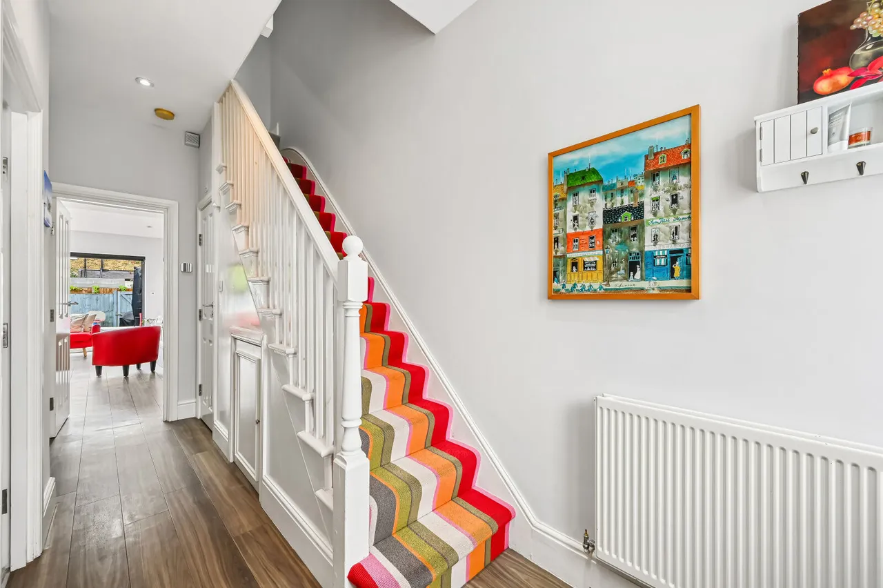 Sandringham Avenue, London, SW20, photo 2
