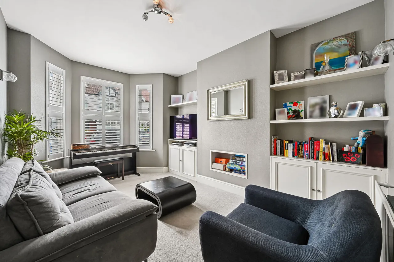 Sandringham Avenue, London, SW20, photo 3
