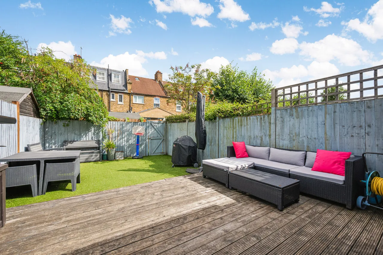 Sandringham Avenue, London, SW20, photo 15