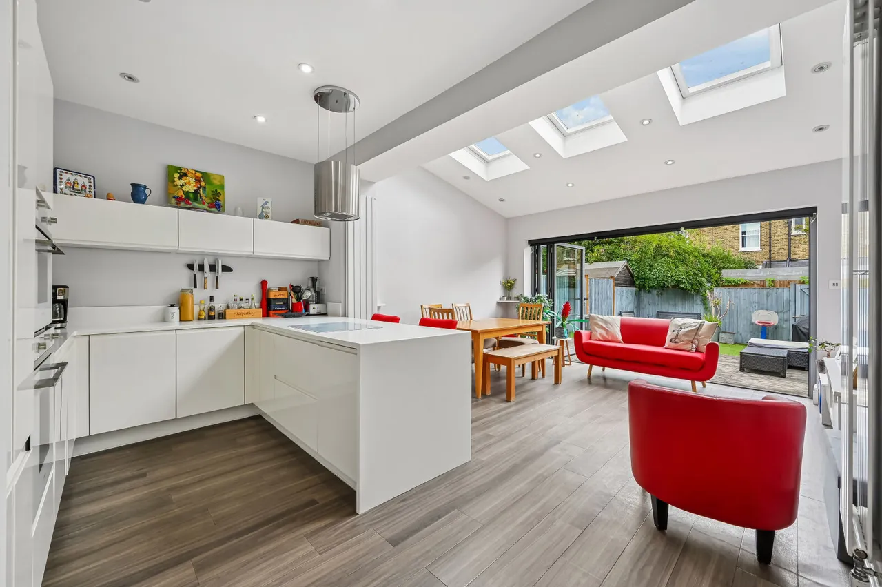 Sandringham Avenue, London, SW20, photo 4