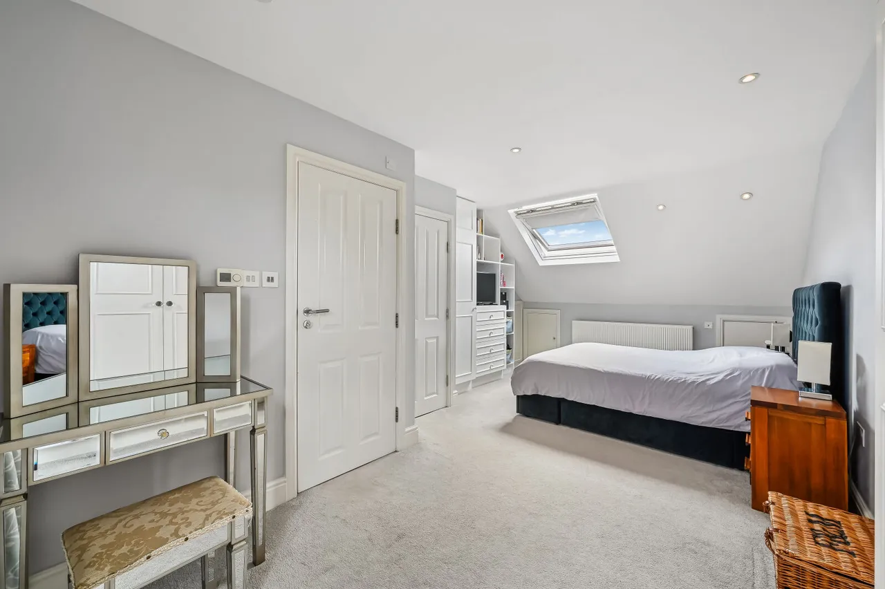 Sandringham Avenue, London, SW20, photo 10