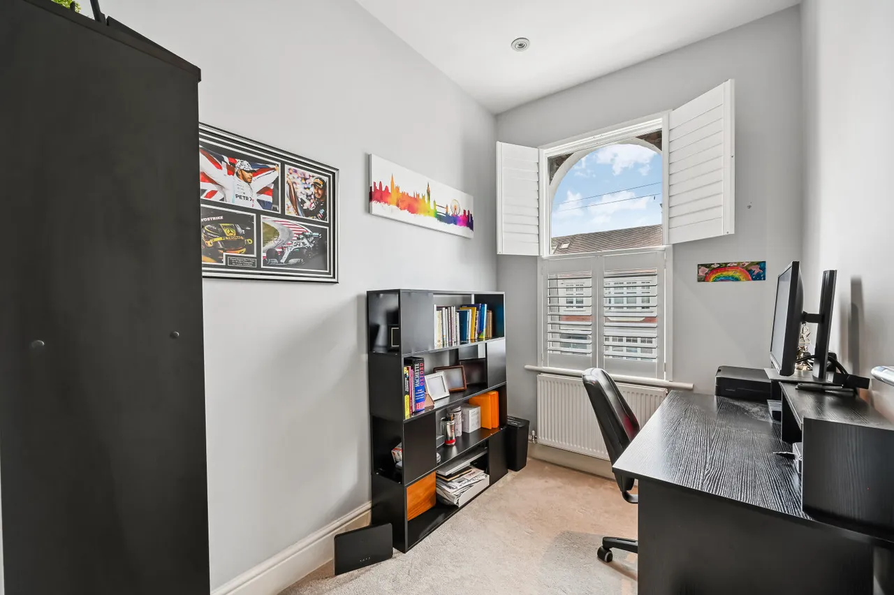 Sandringham Avenue, London, SW20, photo 8