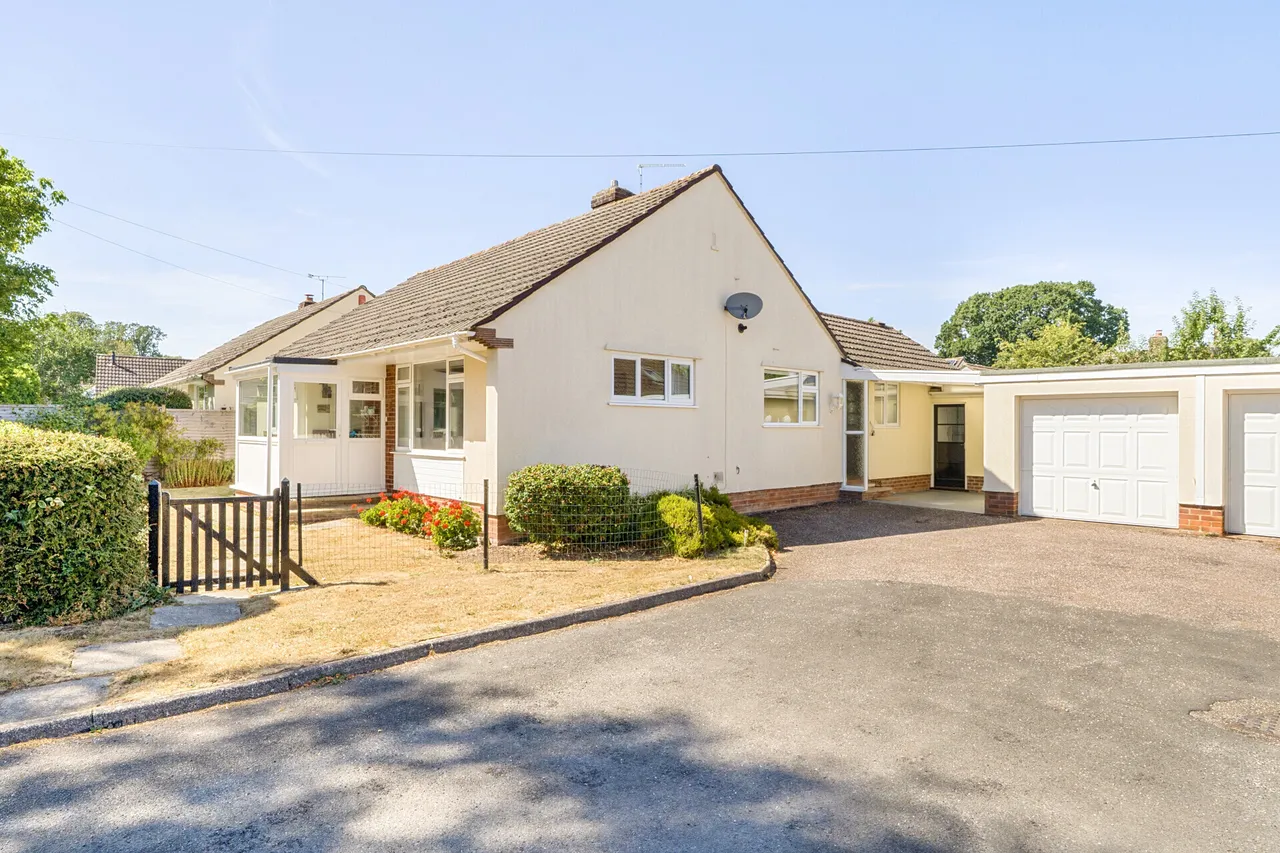 3 bed property for sale, Orchard Close, Trull, TA3