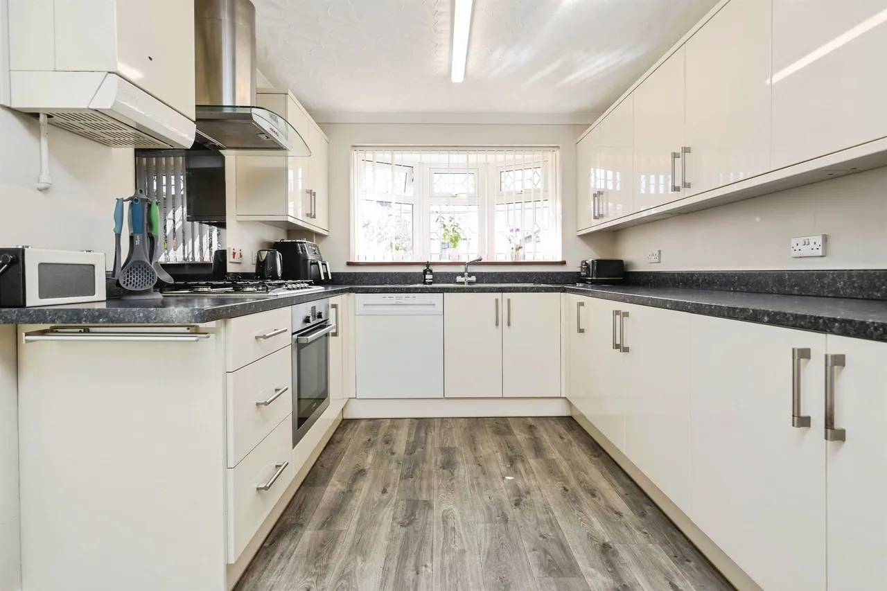 The Crescent, Cradley Heath, B64, photo 2