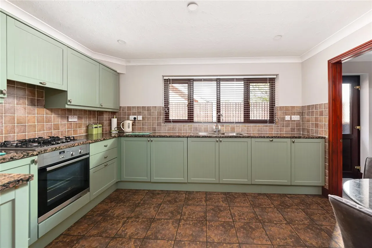 Mytchett Road, Mytchett, GU16, photo 6