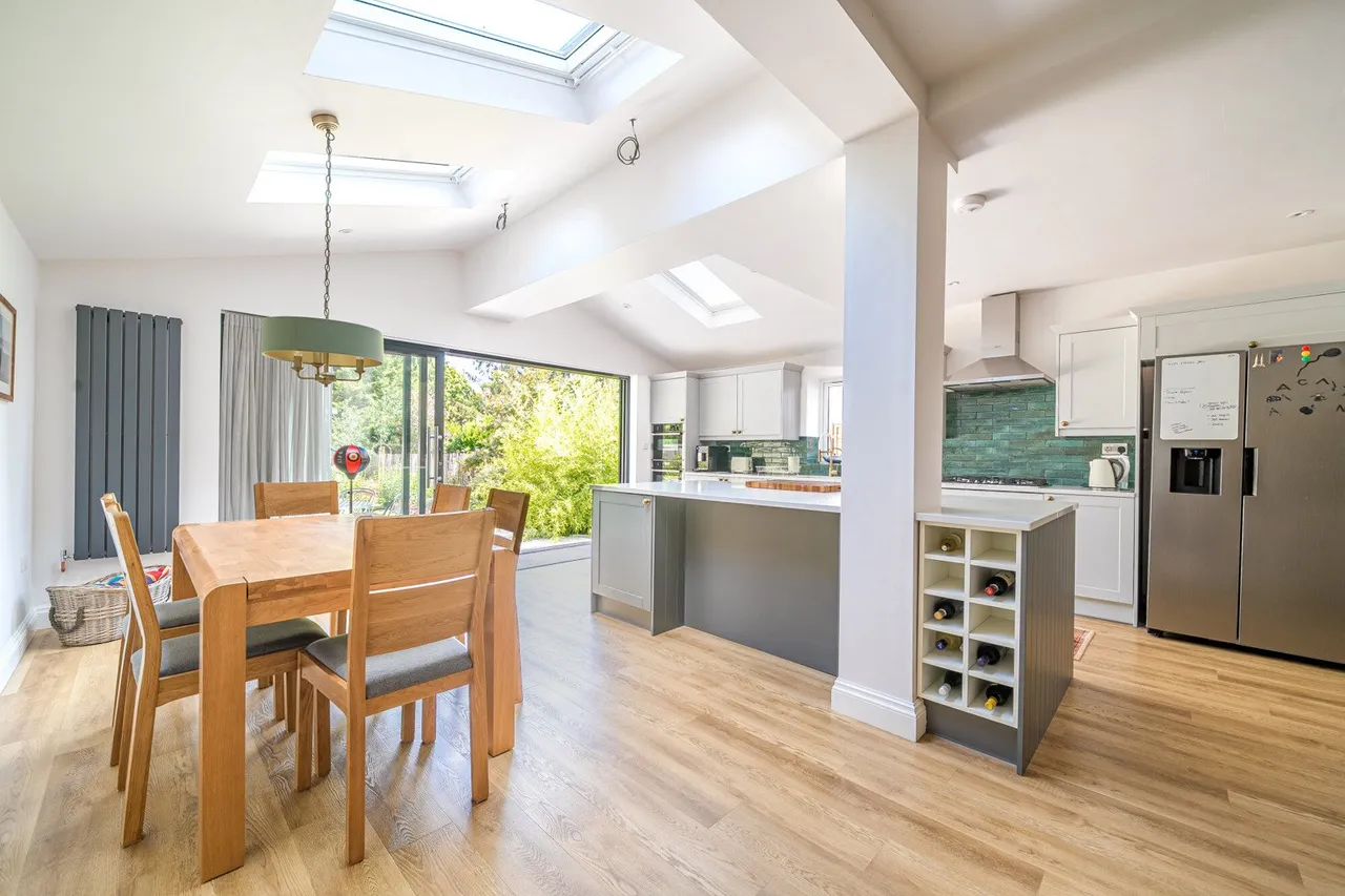 5 bed house for sale — Luffman Road, SE12