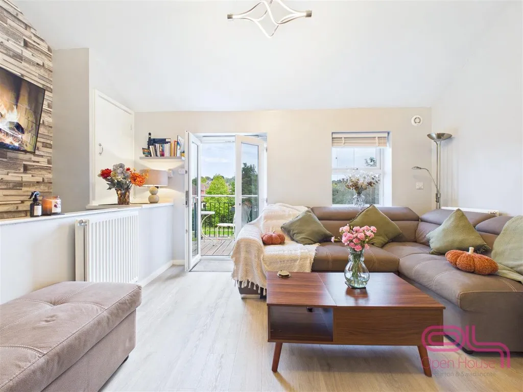 Glamorgan Way, Church Gresley, DE11, photo 13