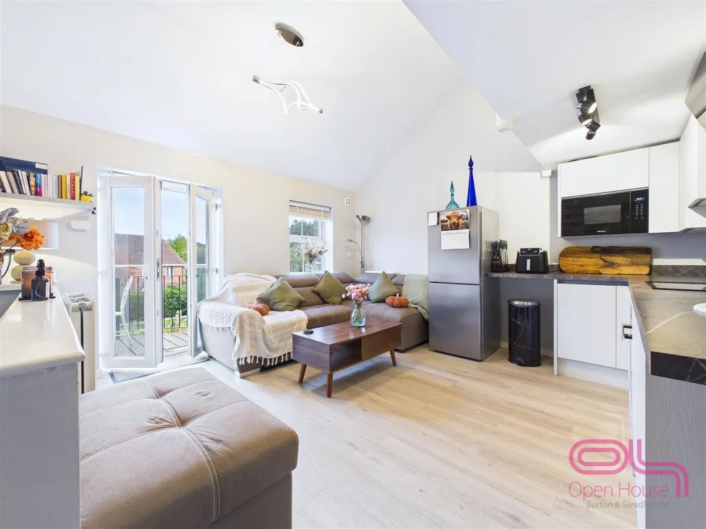 Glamorgan Way, Church Gresley, DE11, photo 10