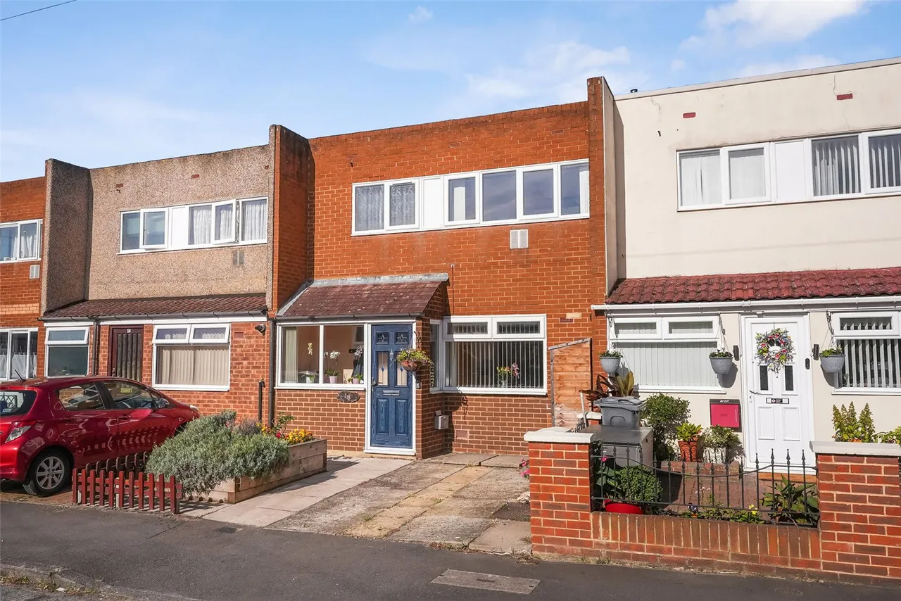 Millbourne Road, Hanworth, TW13 6NQ, photo 2