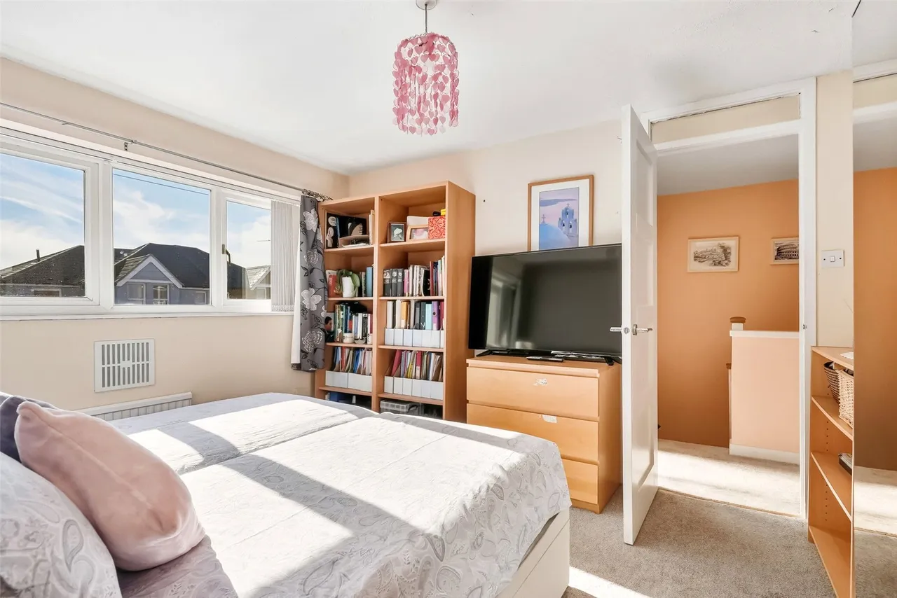 Millbourne Road, Hanworth, TW13 6NQ, photo 10