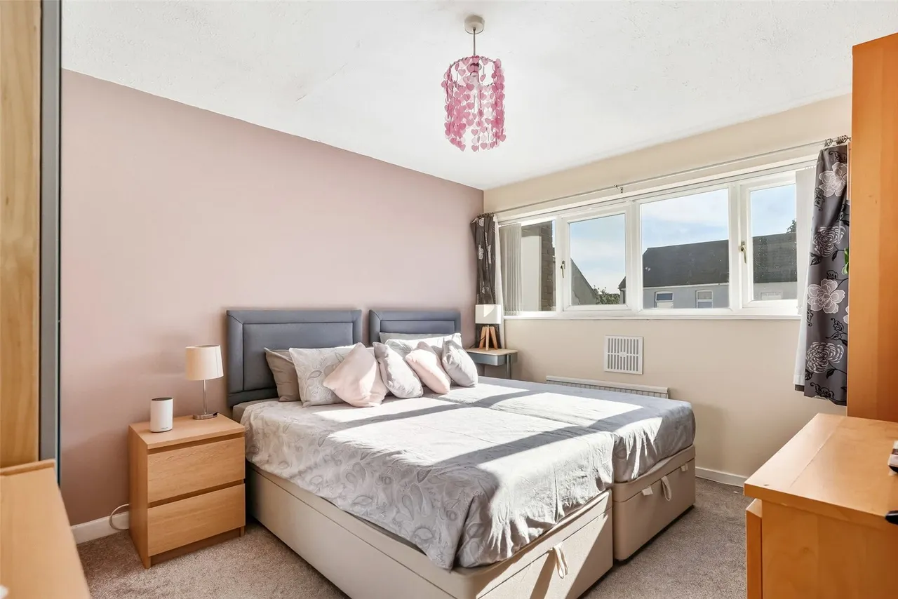 Millbourne Road, Hanworth, TW13 6NQ, photo 4