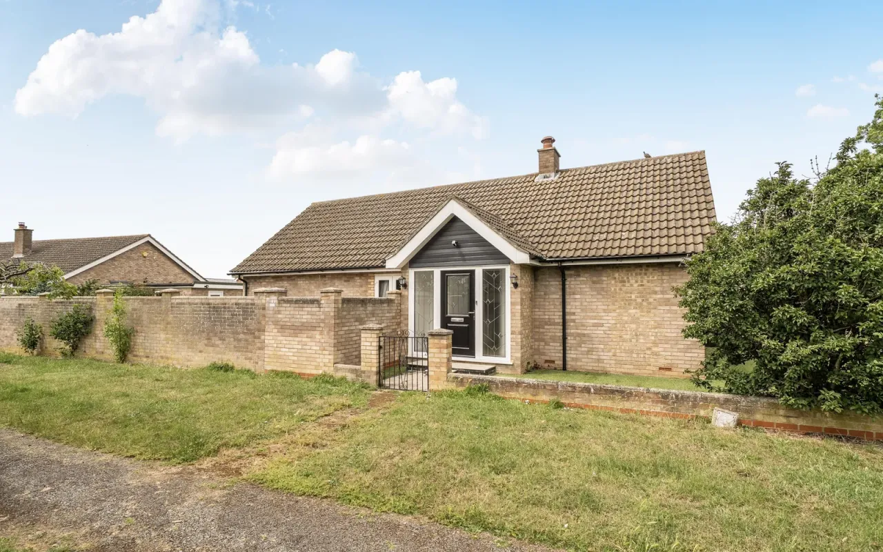 3 bed land for sale — Sudeley Walk, Bedford