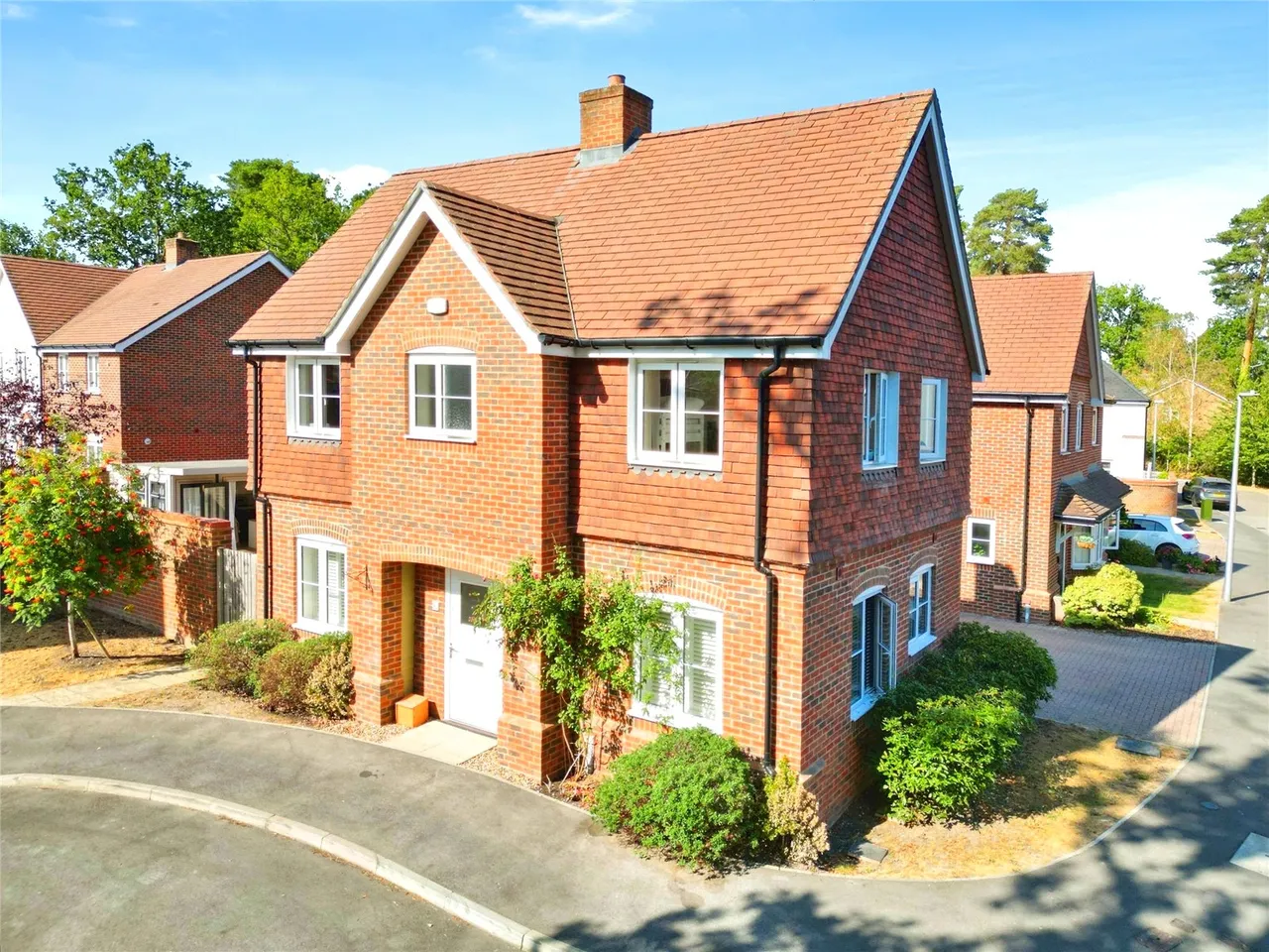 3 bed house for sale — Dove Close, Crowthorne, Berkshire, RG45 6HF